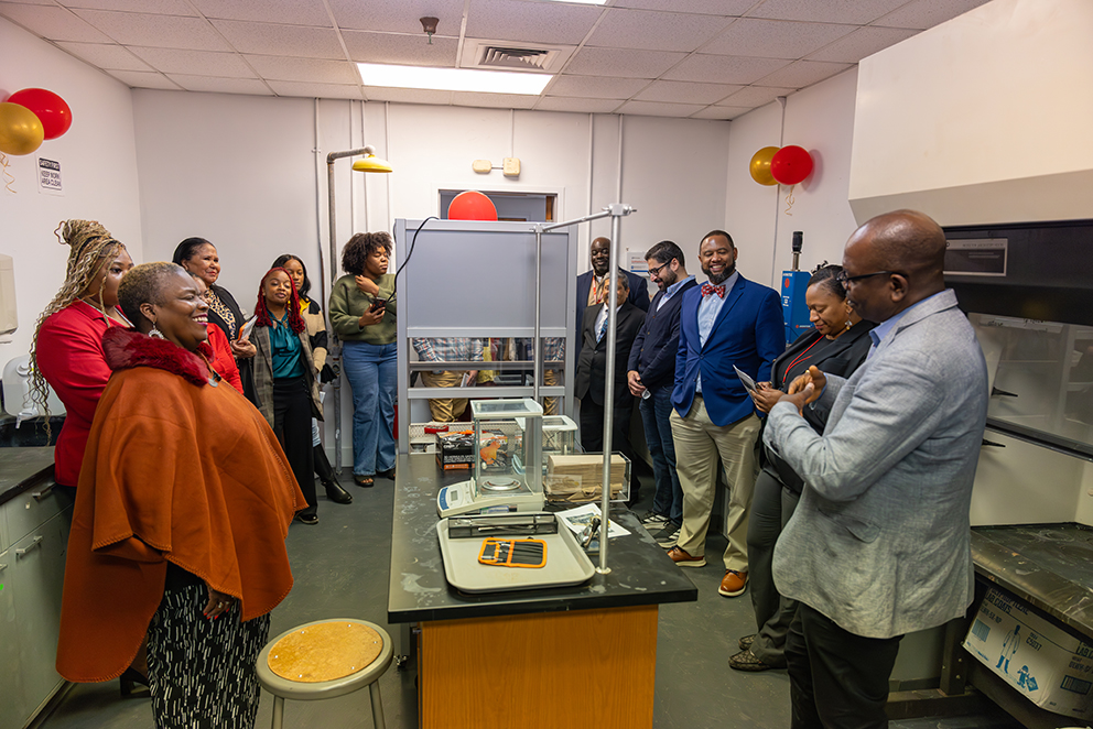 Visitors get explanation of lab capabilities